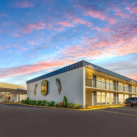 Super 8 By Wyndham Riverside Al Luaran gambar
