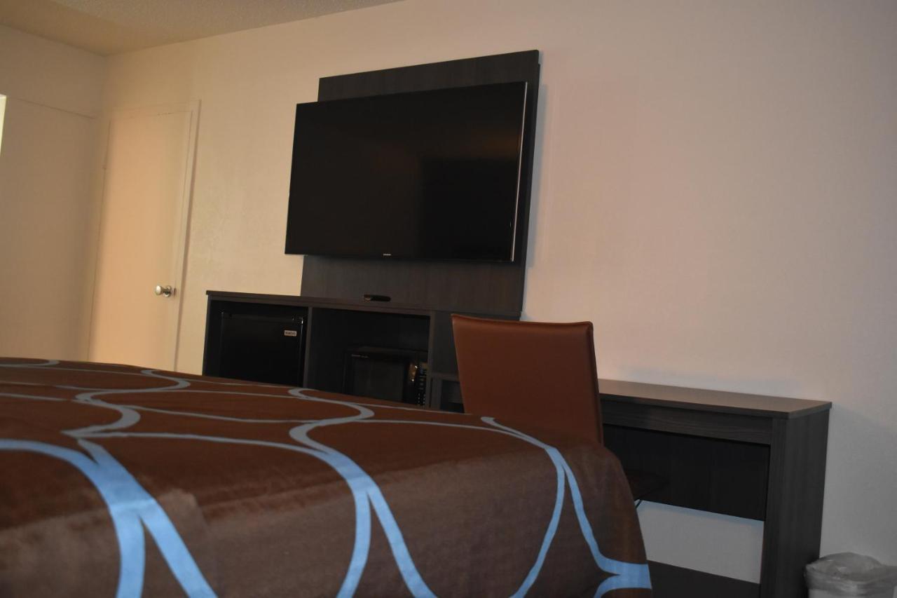 Super 8 By Wyndham Riverside Al Luaran gambar