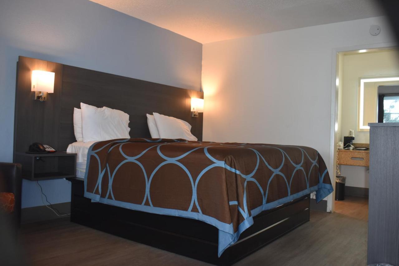 Super 8 By Wyndham Riverside Al Luaran gambar