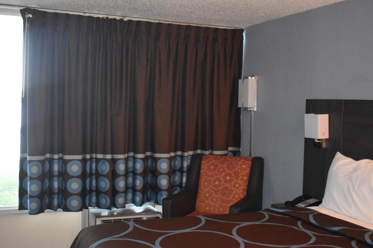 Super 8 By Wyndham Riverside Al Luaran gambar