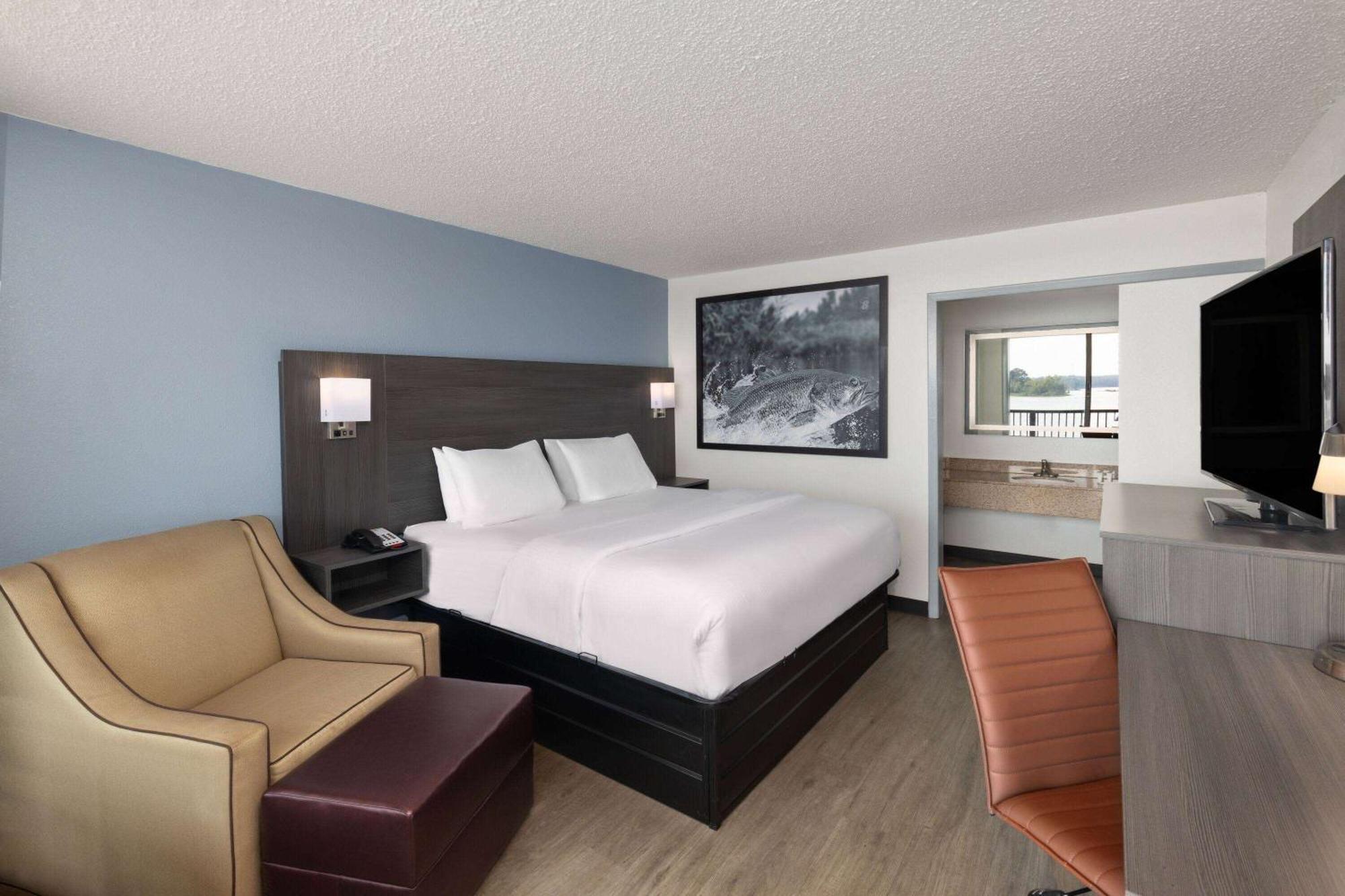 Super 8 By Wyndham Riverside Al Luaran gambar
