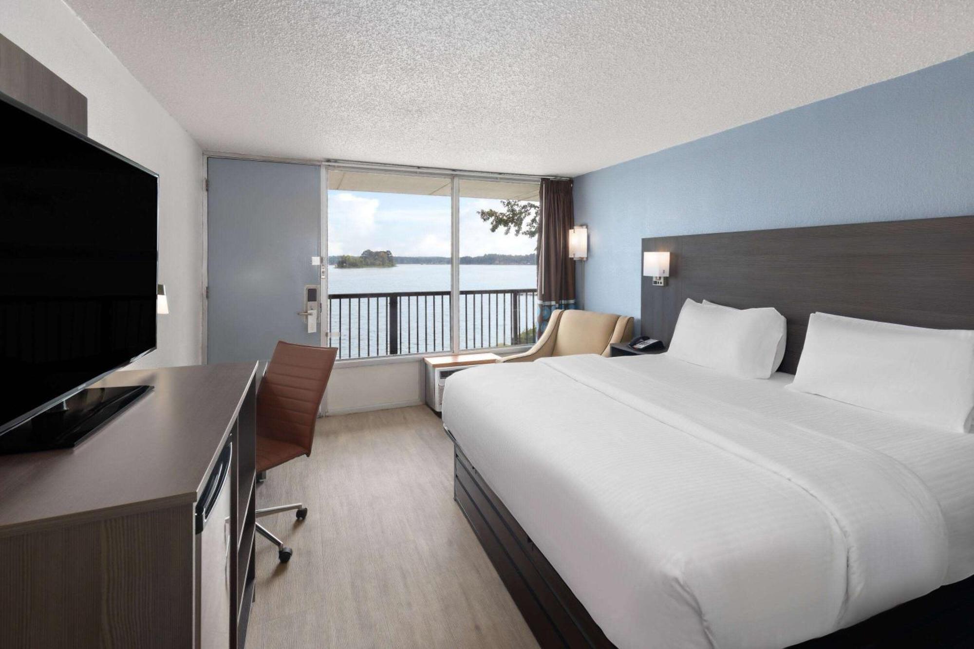 Super 8 By Wyndham Riverside Al Luaran gambar
