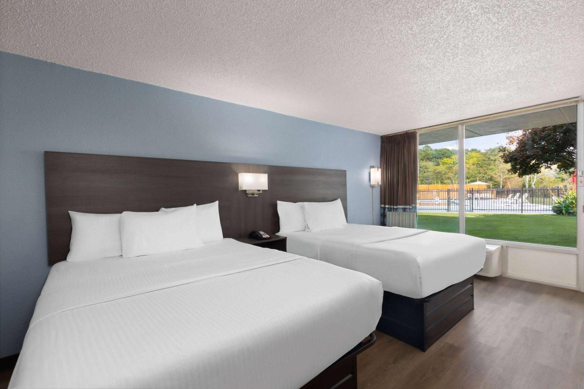 Super 8 By Wyndham Riverside Al Luaran gambar